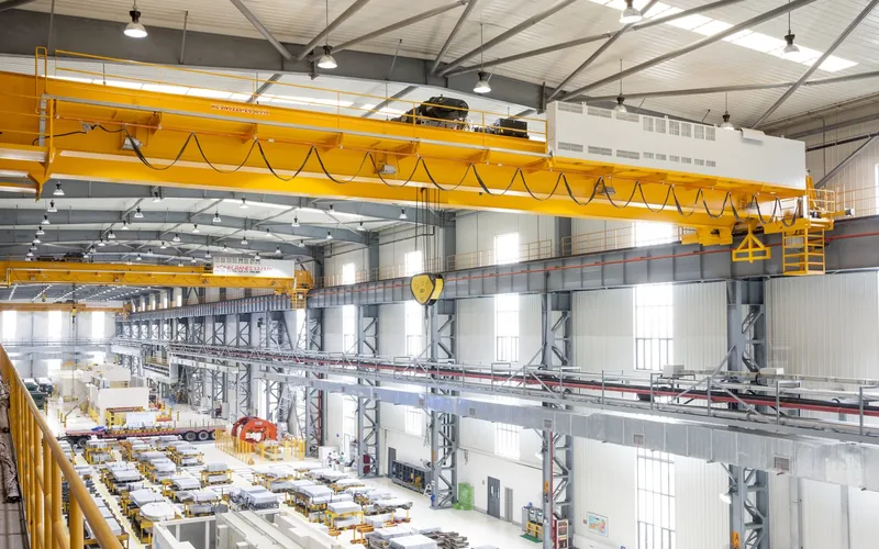 Overhead travelling cranes spanning a production hall